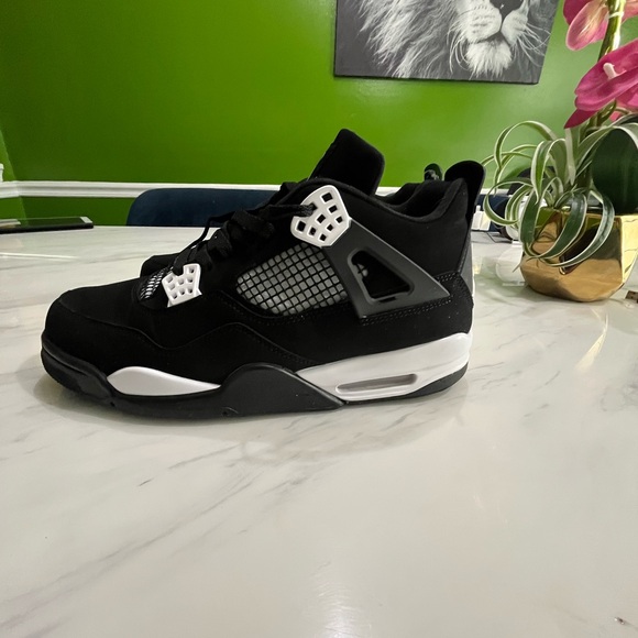 Jordan 4 White Thunders - Picture 4 of 6